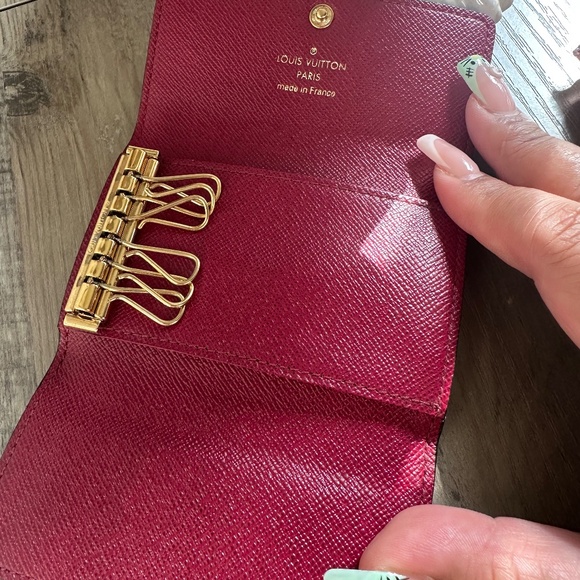 Louis Vuitton Monogram 6-Ring Key Holder - Picture 7 of 8